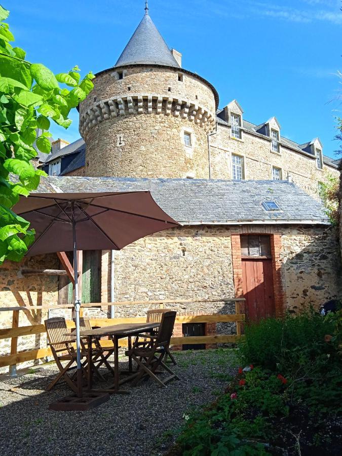 Charming Ancient House: Medieval Retreat in Pays de la Loire Sille-le-Guillaume Exterior photo