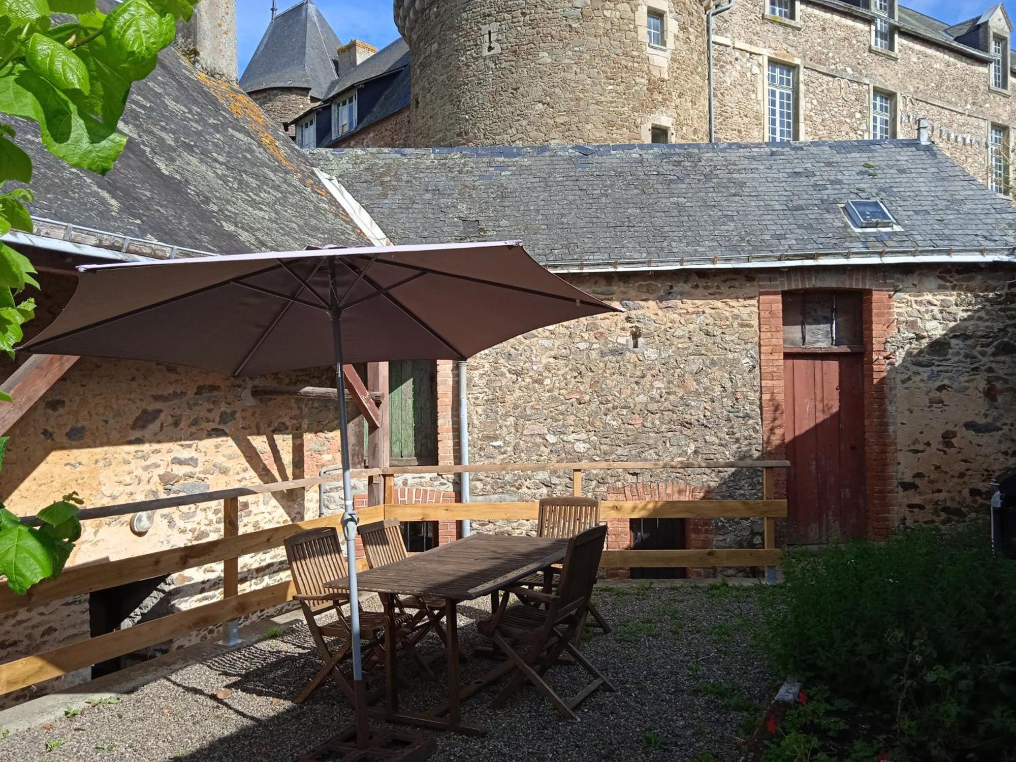 Charming Ancient House: Medieval Retreat in Pays de la Loire Sille-le-Guillaume Exterior photo